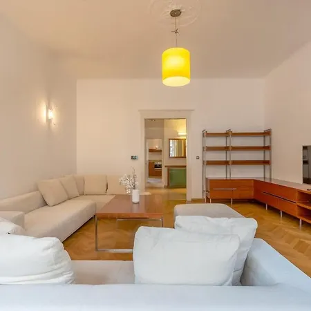 Apartment Bright Oldtown 2bdr Prague