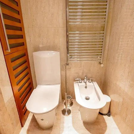 Bright Oldtown 2bdr Apartment